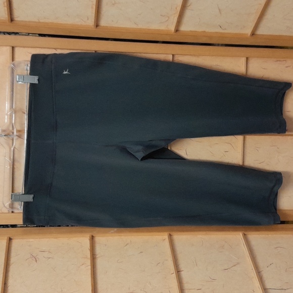 Danskin gray fitted athletic shorts size 12/14 L - Picture 1 of 12